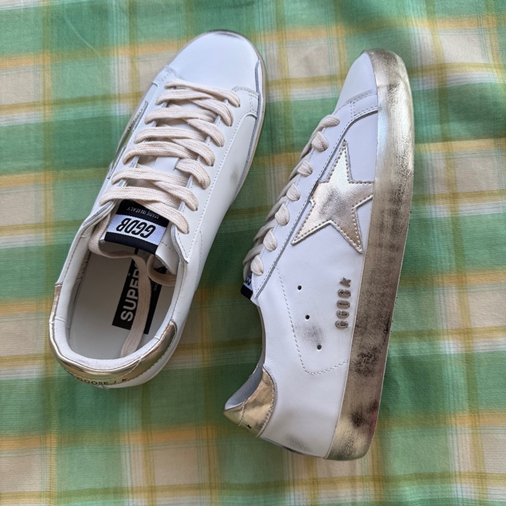 Golden Goose Low-Top White Leather Sneakers with Gold Heel Accent - Picture 7 of 7